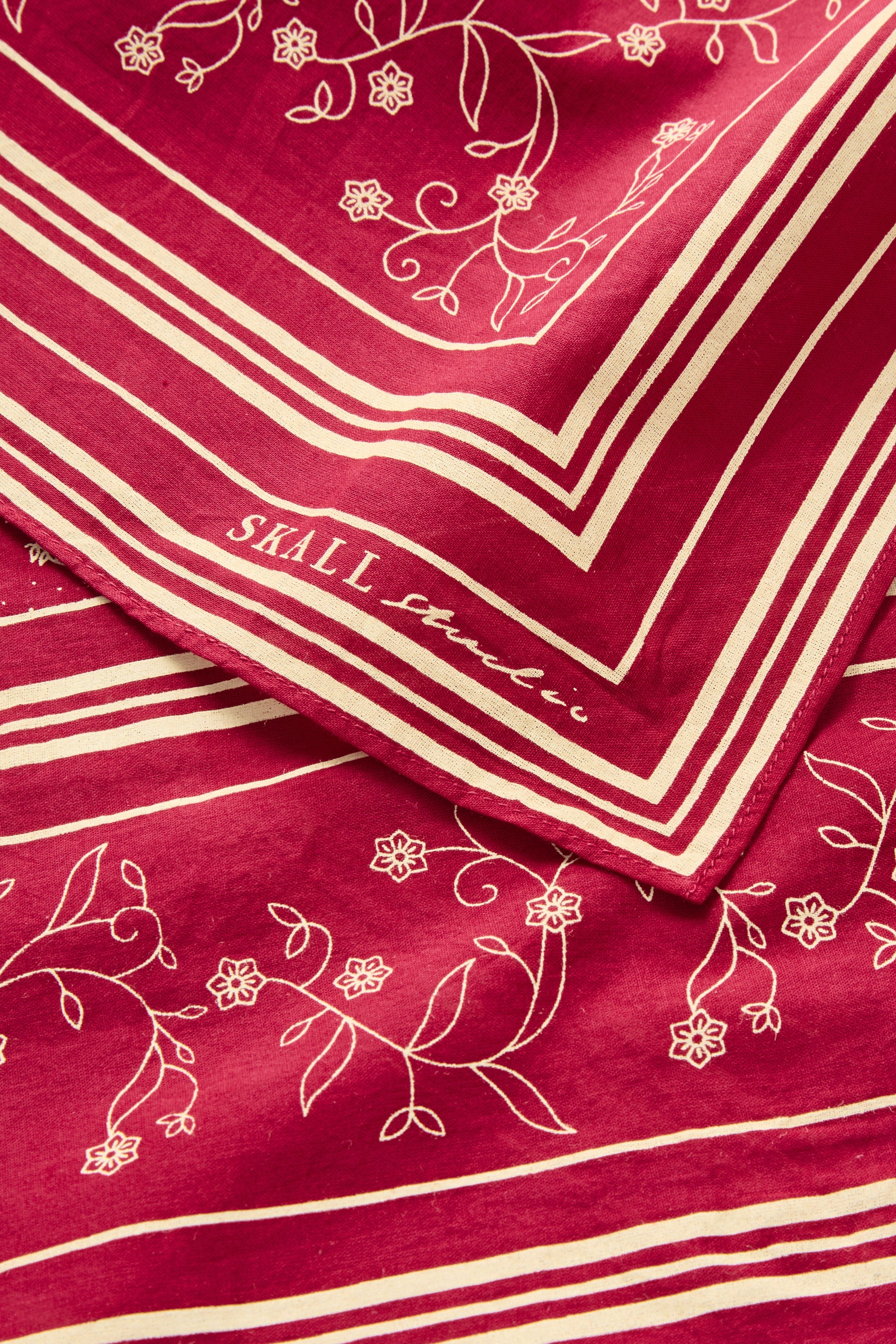 Skall Studio Skall classic scarf 90x90 Scarf Fiery red/Light cream